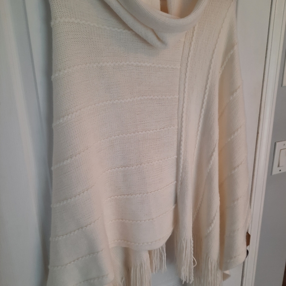 GUESS Poncho, One Size, Off White/Cream Colour - Picture 2 of 8
